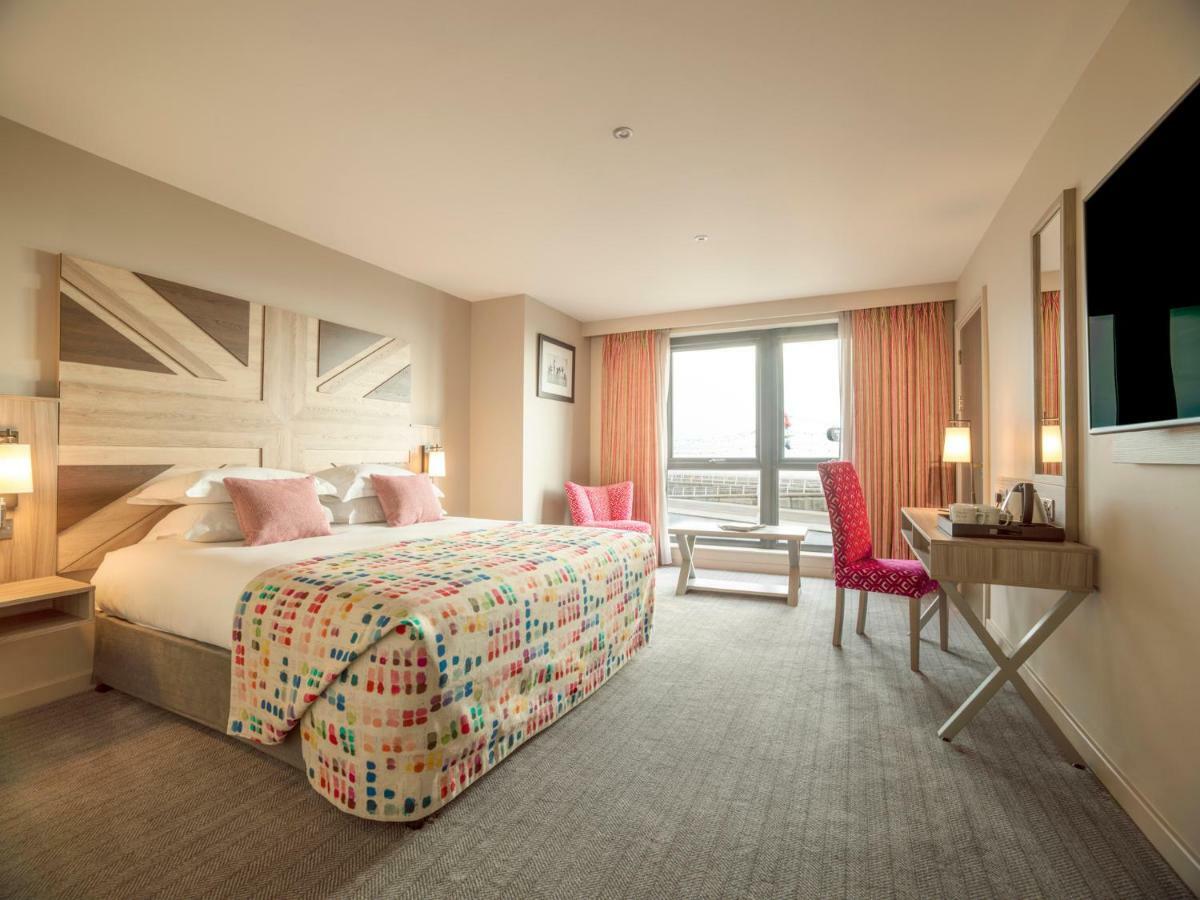 Boulevard Hotel Blackpool Zewnętrze zdjęcie A bedroom at the Hilton London Heathrow